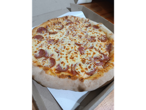 Pizza Calabresa a la crema 8 porción de El chavo