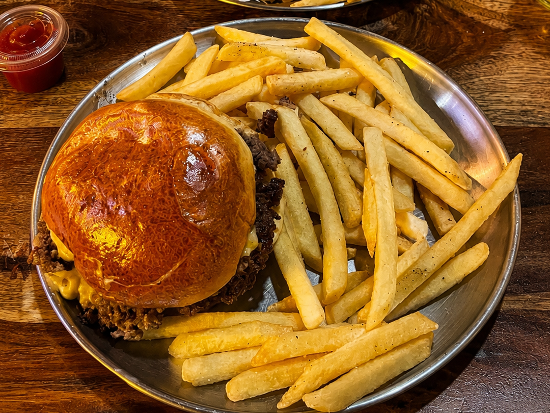 Hamburguesa completa con papas