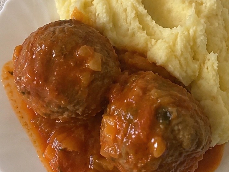 Albondigas con Guarnicion