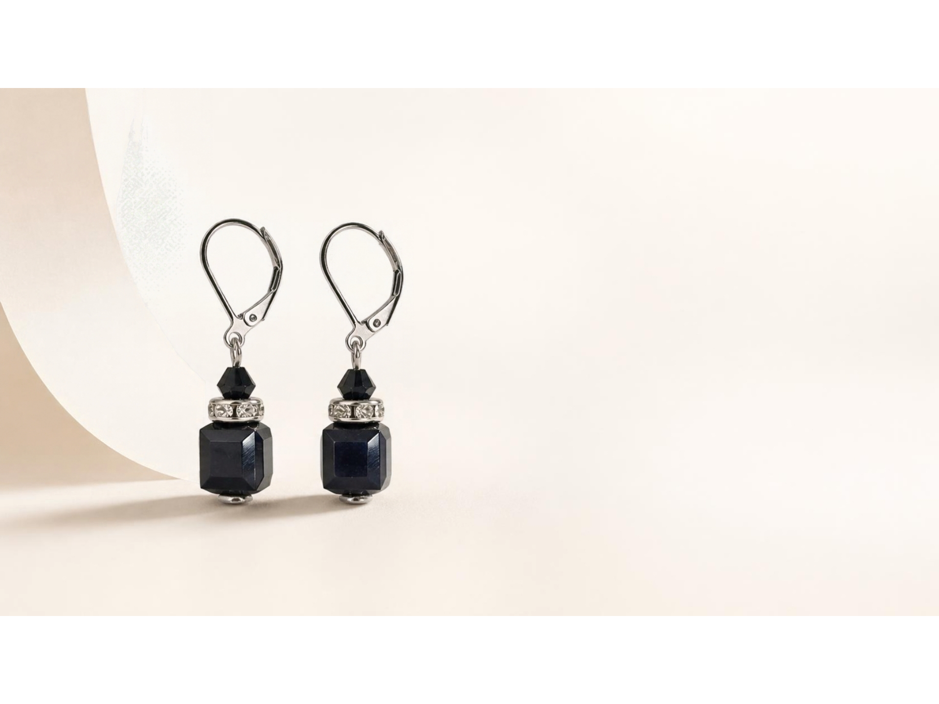 Aros con piedra azul facetada de Asilf esencia natural