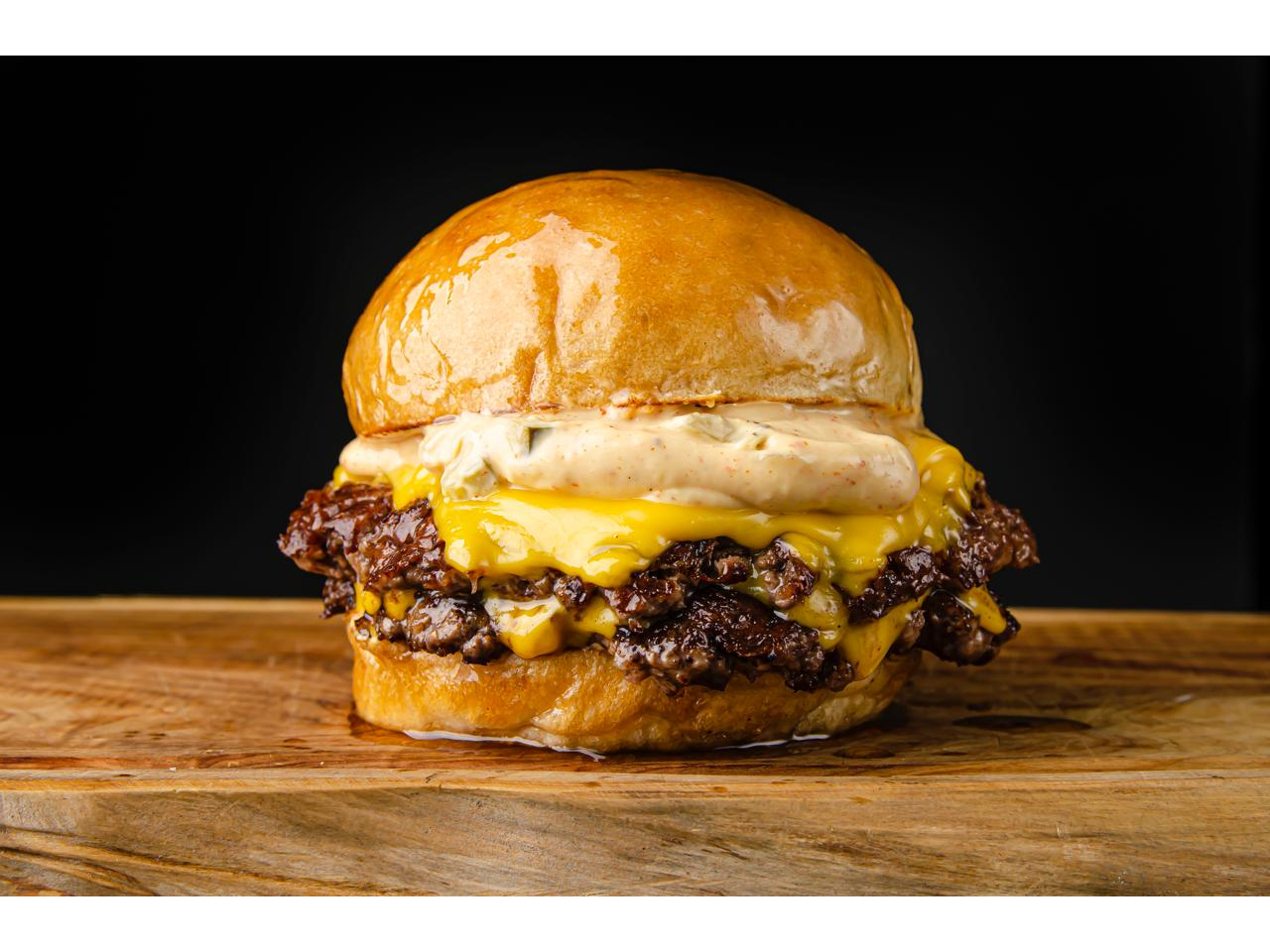 BURGER DOBLE C/ SALSA ESPECIAL + PAPAS