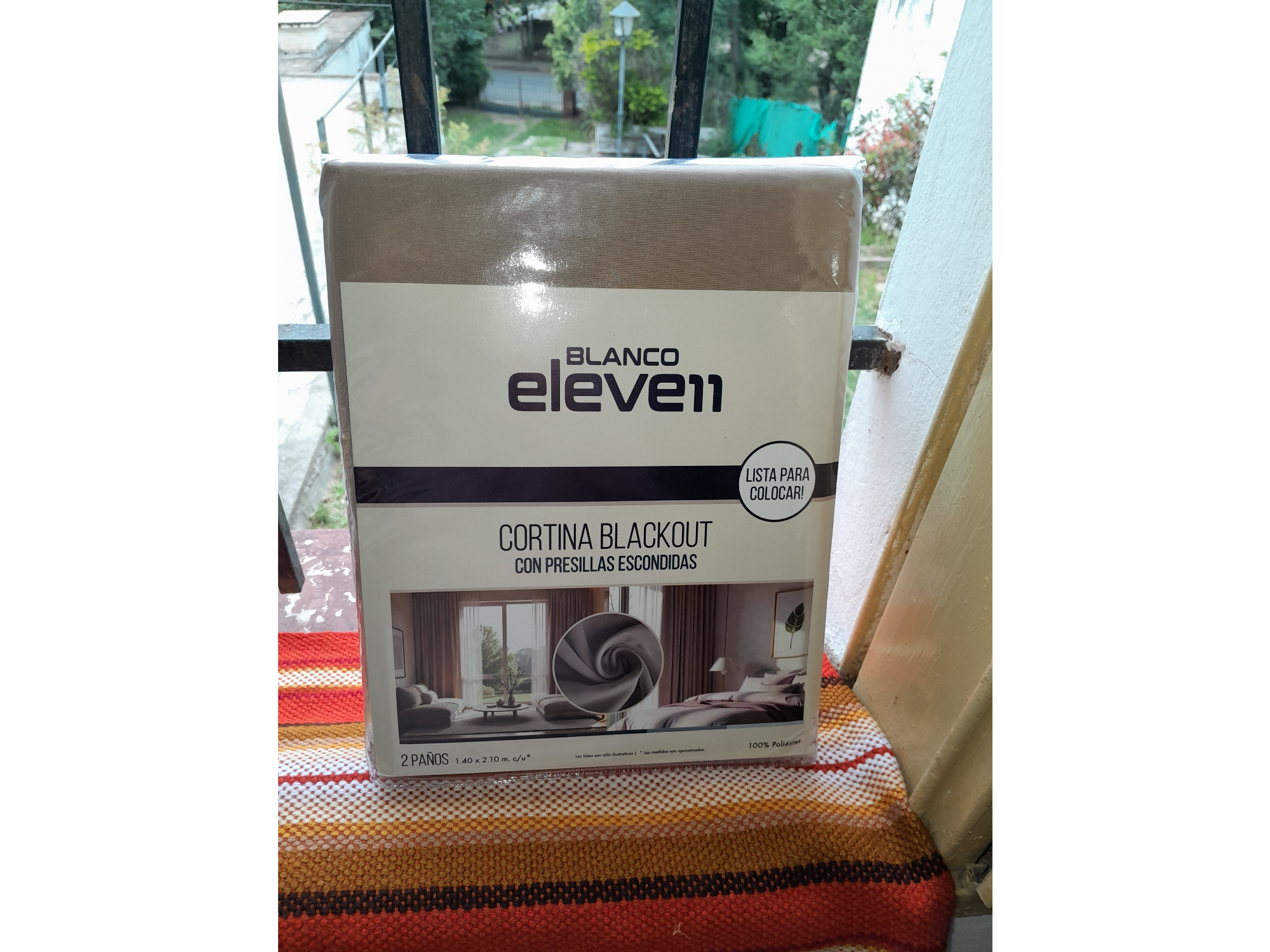 Cortina blanco eleve