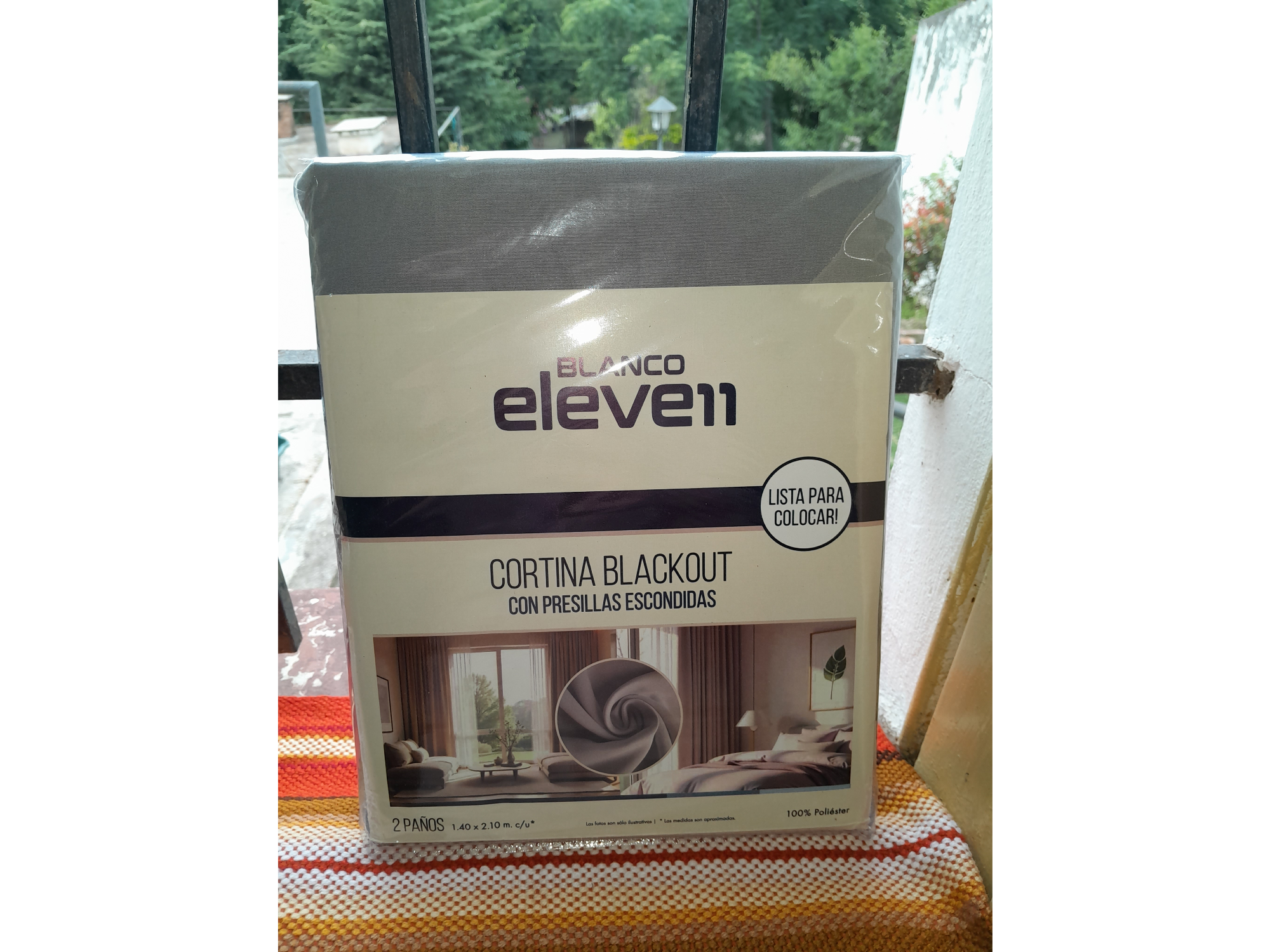 Cortina blanco eleve