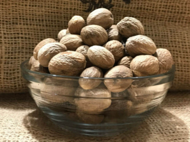 Nuez moscada grano x 100 gramos