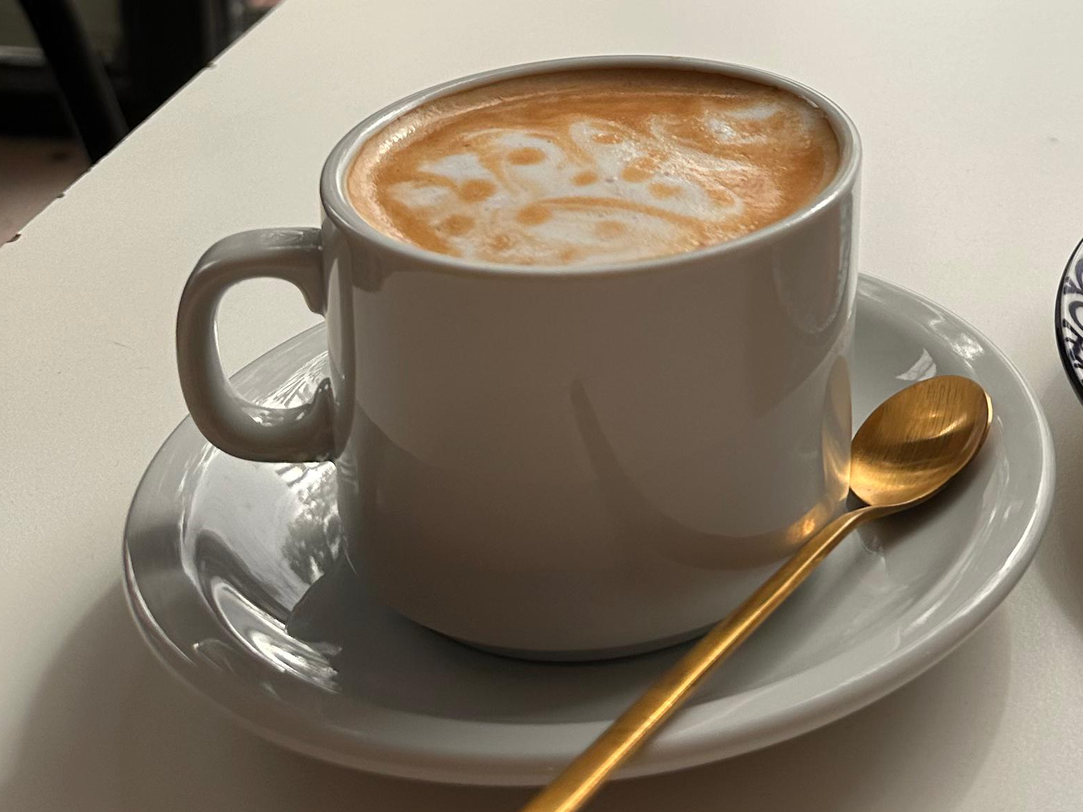 CAFE CON LECHE/ LAGRIMA