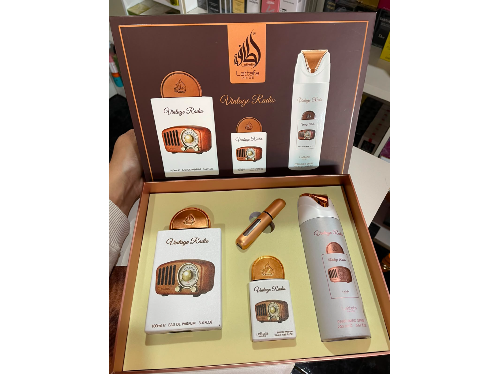 Kit Lattafa Pride Vintage Radio Edp 100ML + Deo 200ML + 20ML