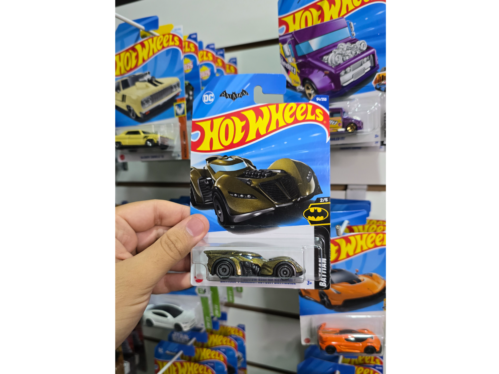 Batman: Arkham Asylum Batmobile - Hot Wheels Mattel