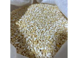 Maíz blanco pisado