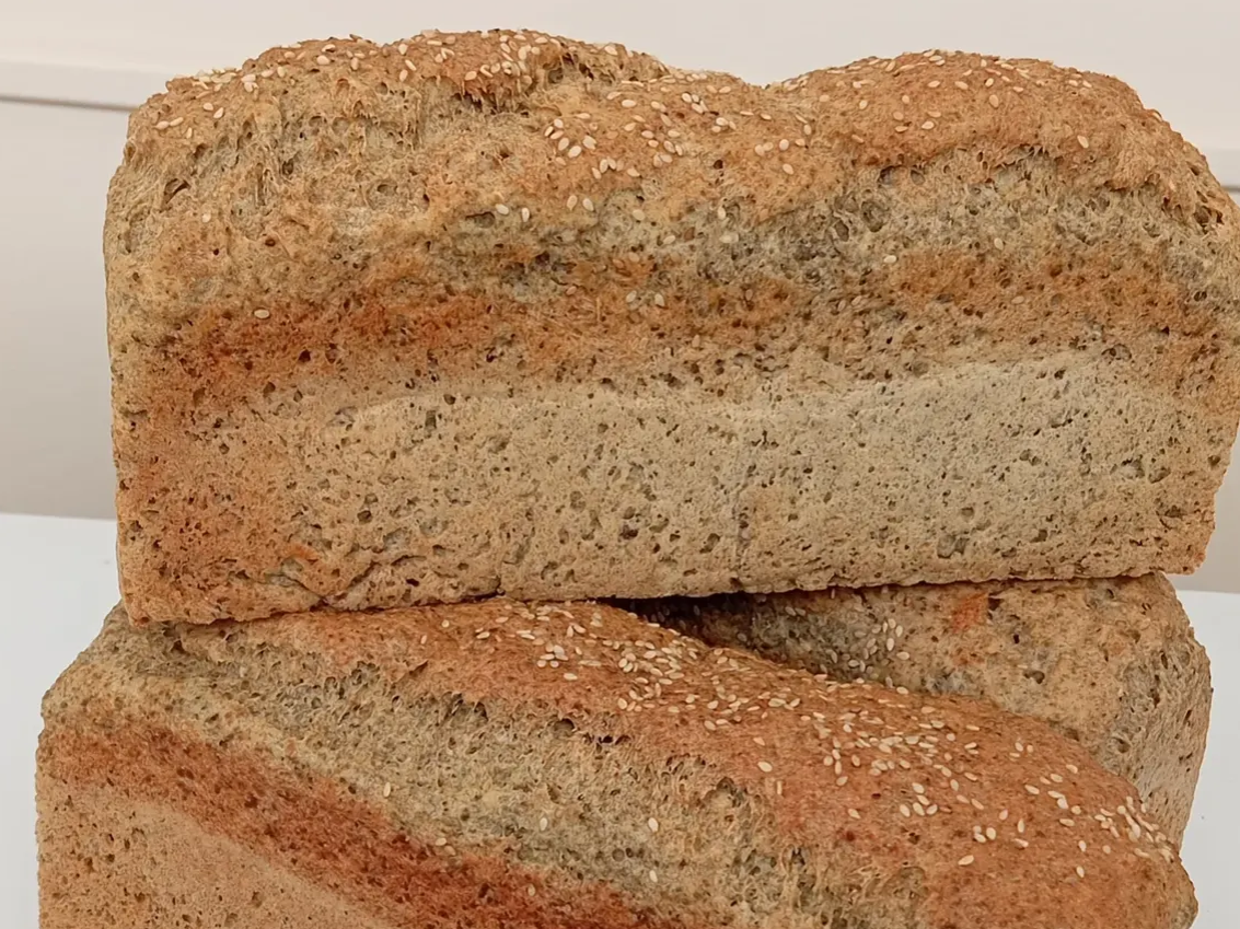 Pan lactal de almendra y chía