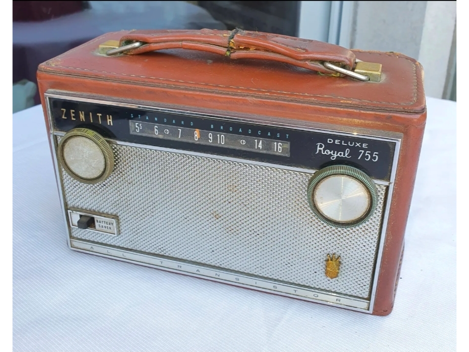 Radio vintage cuero Deco