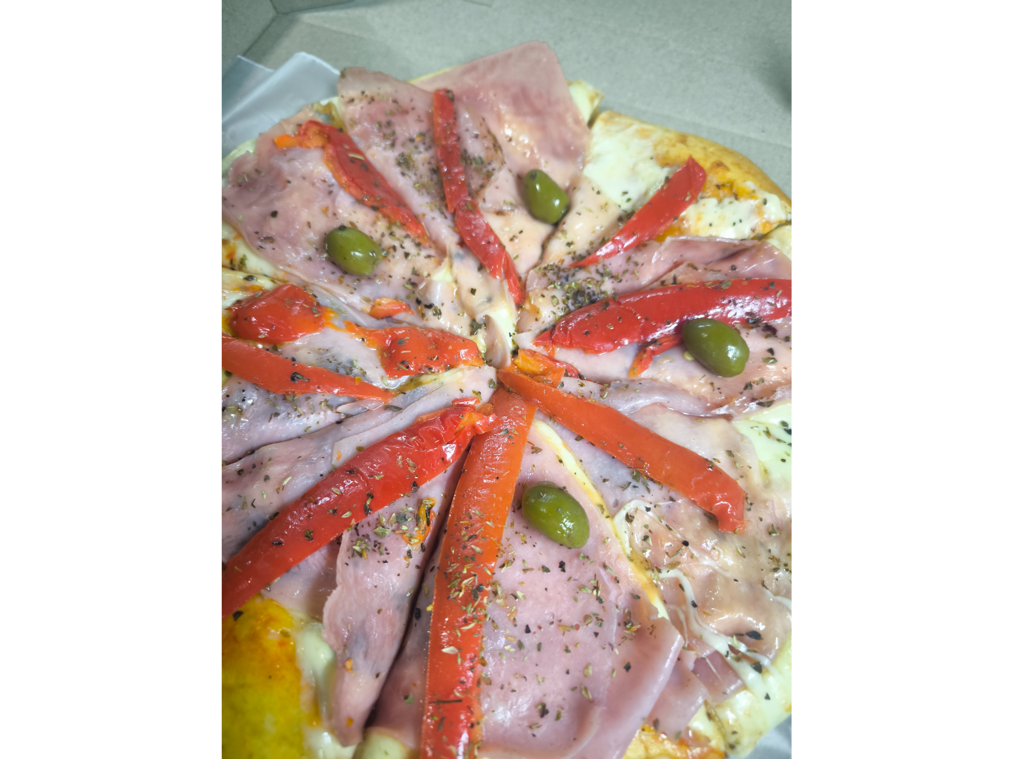 Pizza jamón y morrones