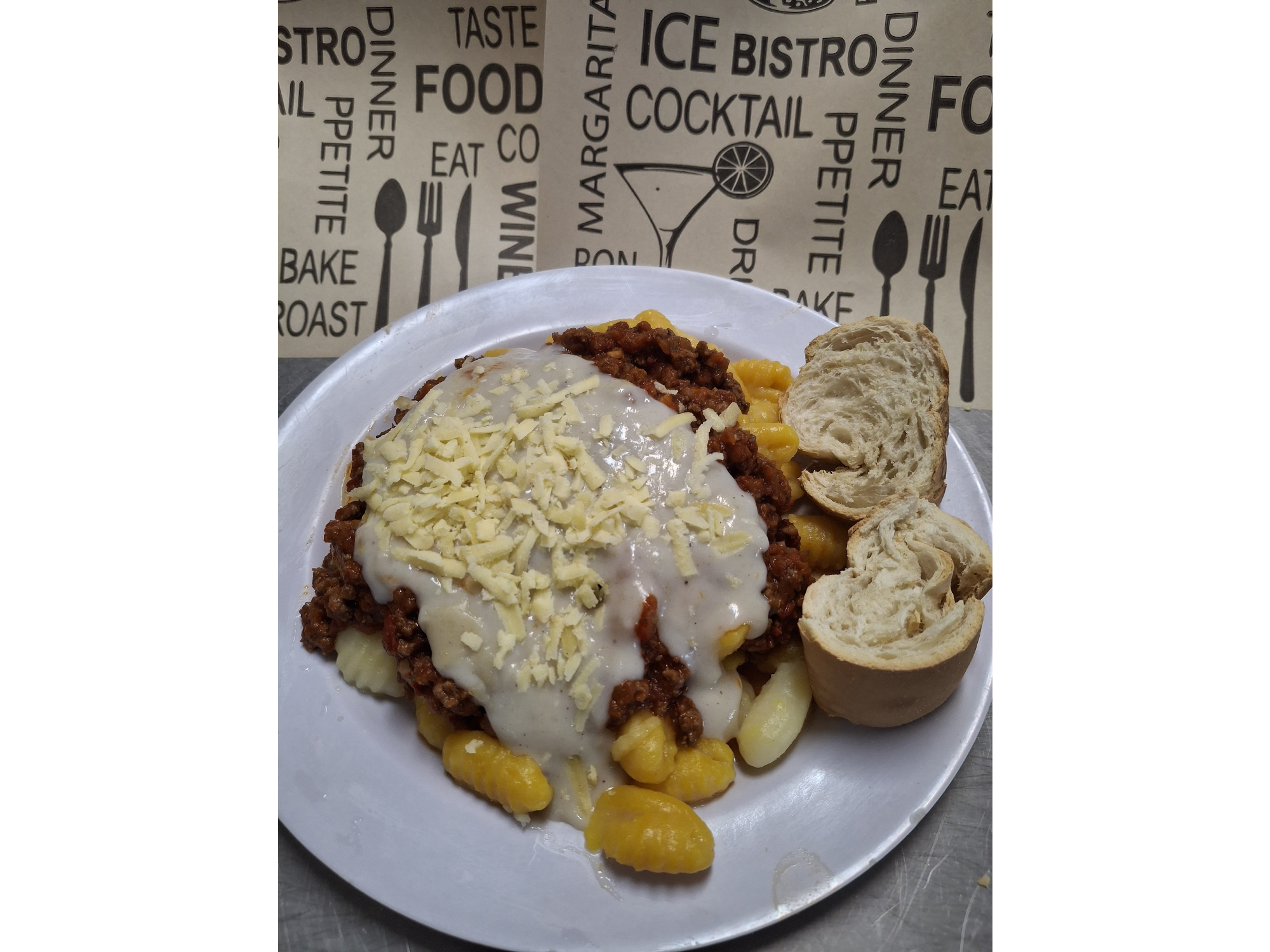 Ñoquis de papa con salsa bologñesa