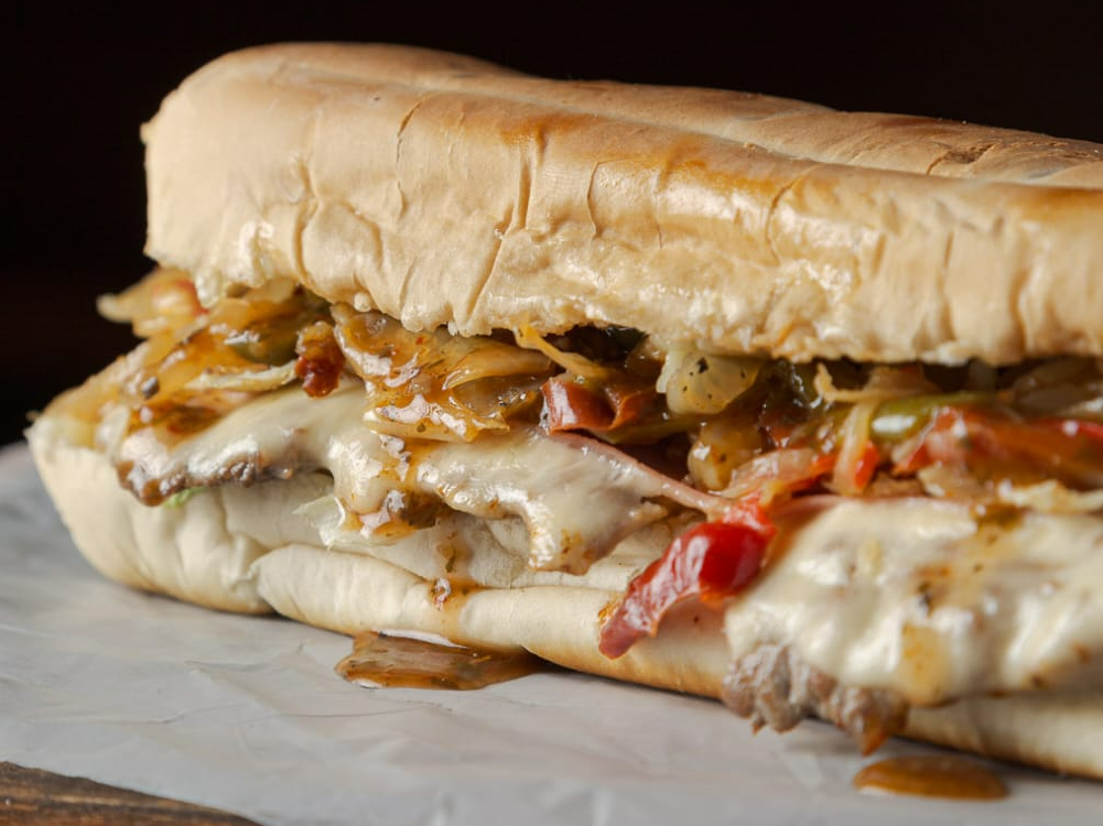 Lomo de la casa con papas y gaseosa