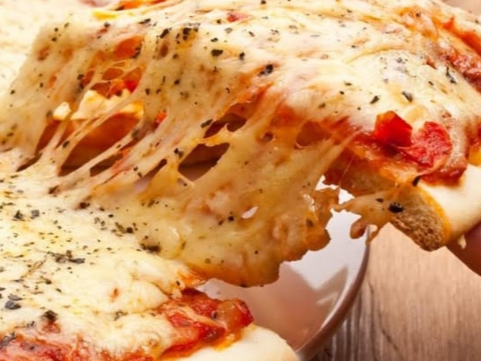 Media pizza.
