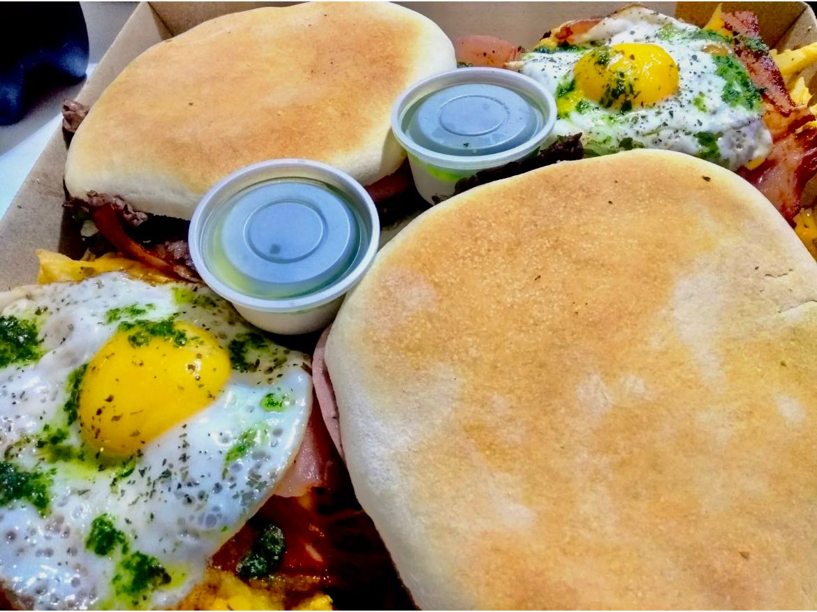 2 Lomitos con papas y adicional