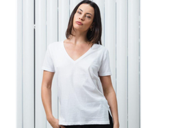 REMERA ALGODÓN CUELLO V