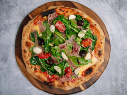 PIZZA DE RUCULA 8 PORCIONES