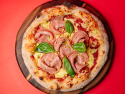 PIZZA DE MORTADELA CON PISTACHOS 8 PORCIONES