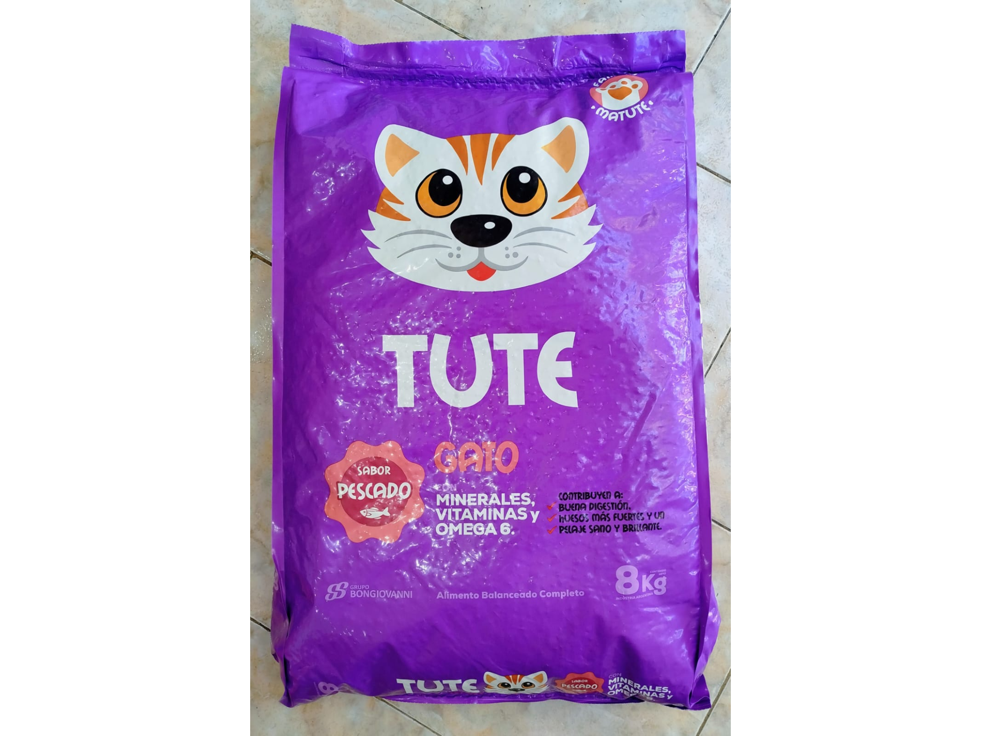Alimento Balanceado para Gatos Adultos "Tute" x 8kg