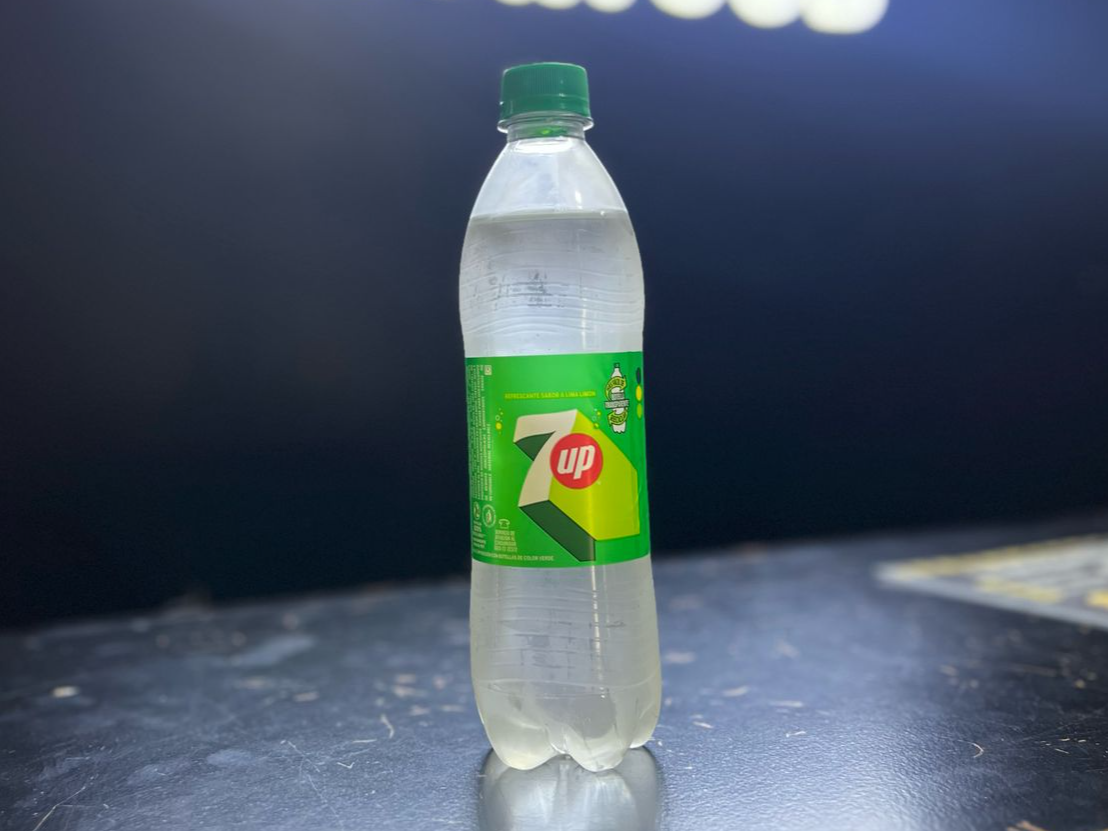 Seven Up medio litro