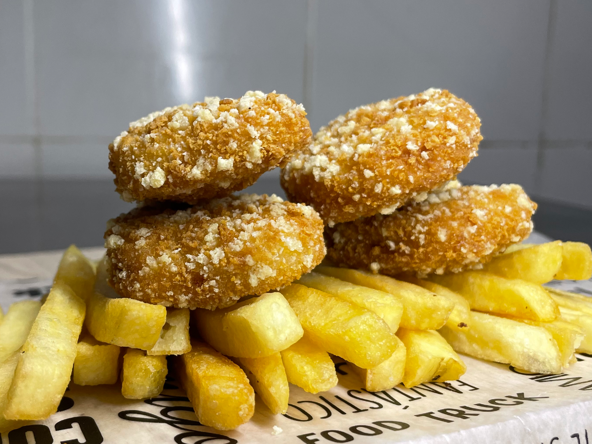 4 nuggets + papas