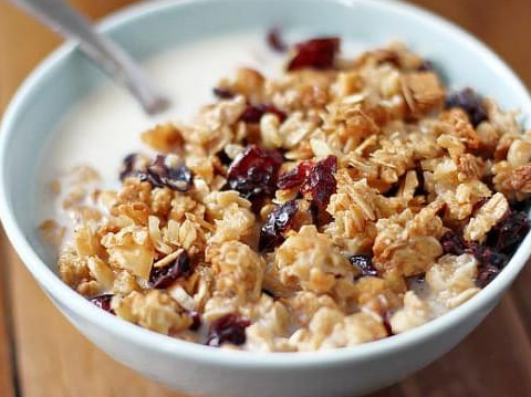 GRANOLA CON ARANDANOS Y COCO