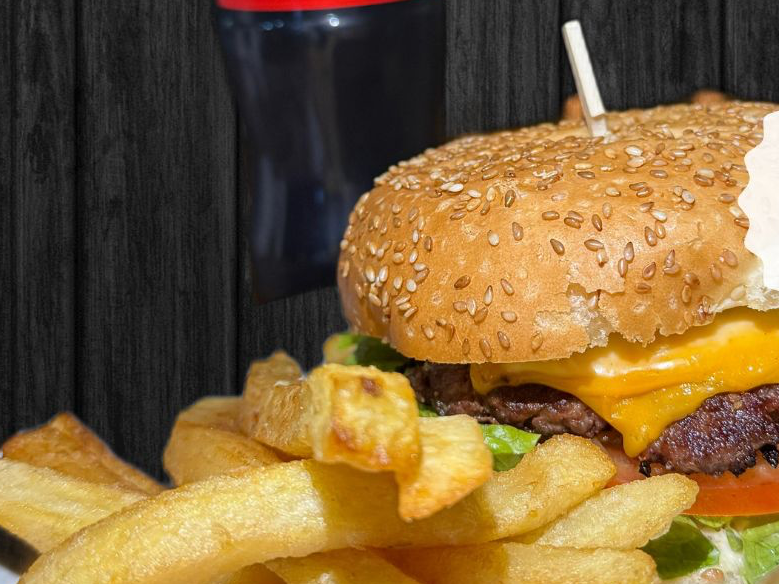 Hamburguesa + papas + gaseosa