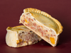 Tarta de jamón, queso y huevo grande