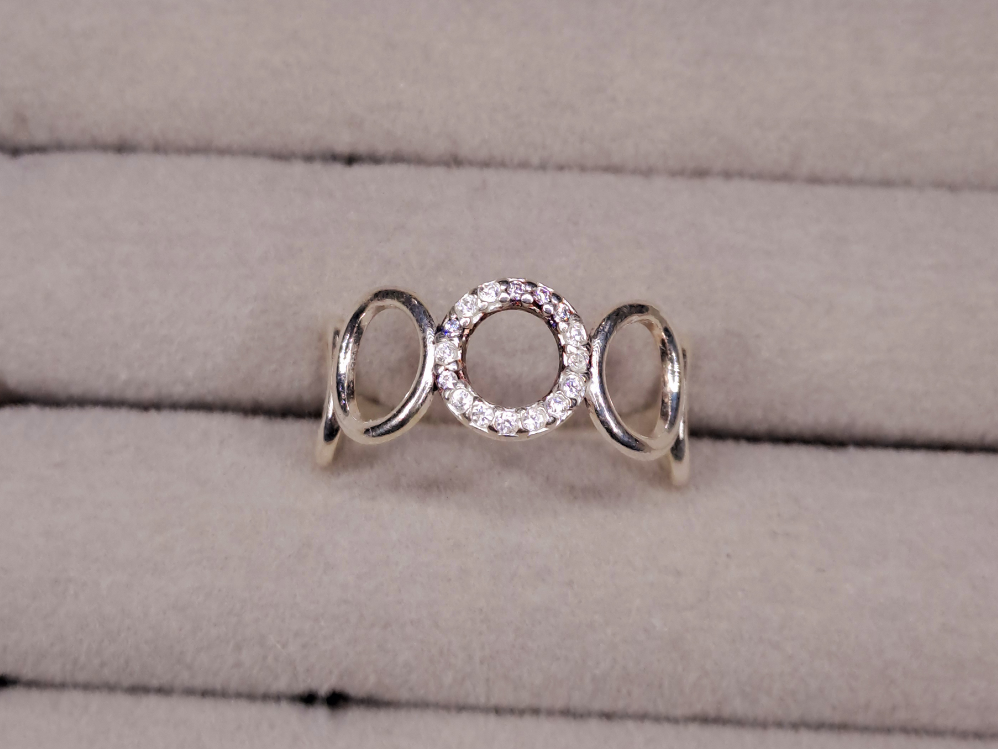 Anillo aritos con micropavé