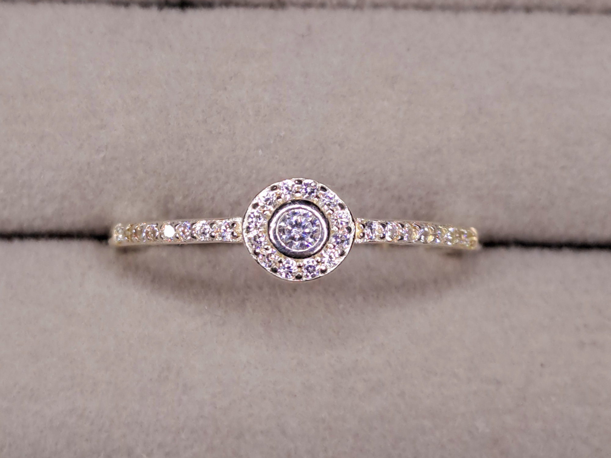 Anillo brilli con micropavé