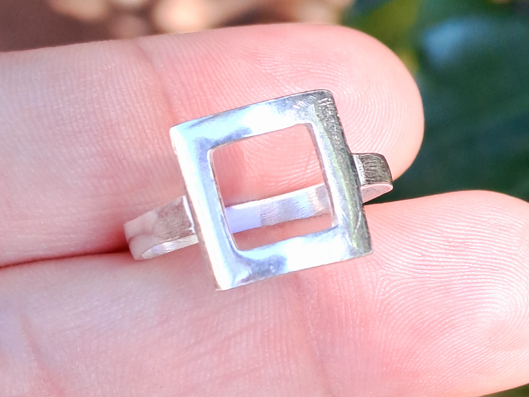 Anillo cuadradito liso