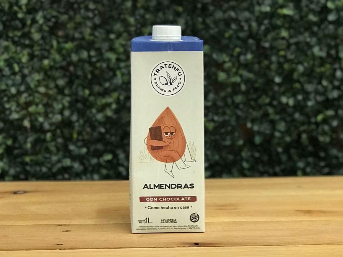 Leche de Almendras Con Chocolate
