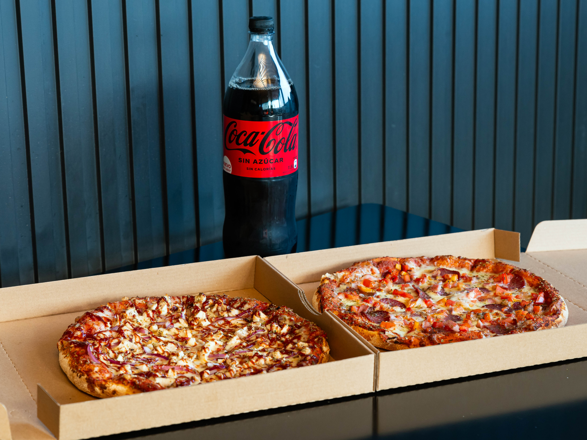 2 Pizzas 28cm + Bebida 1,5 lts