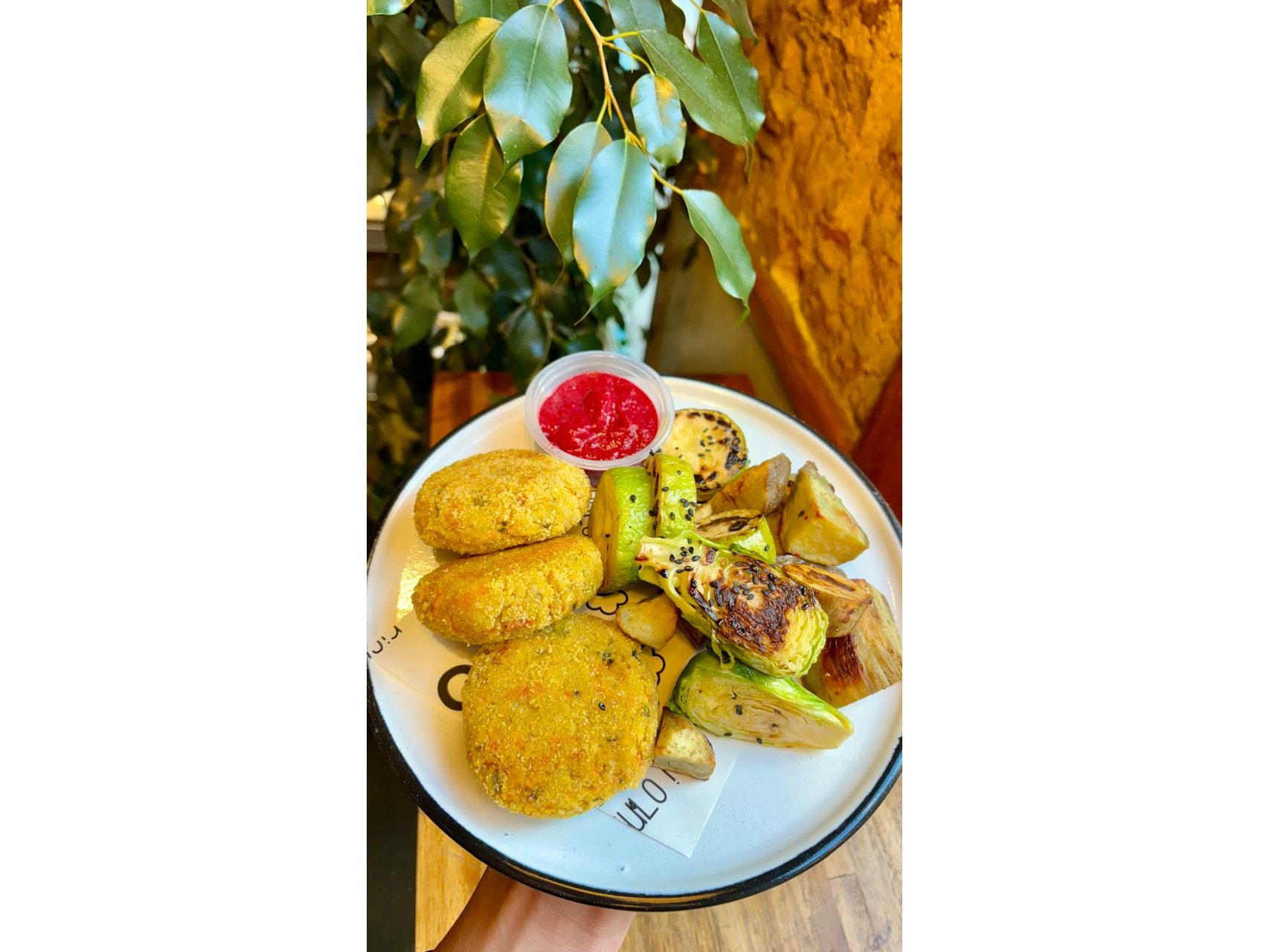 CROQUETAS DE QUINOA, LINO Y ESPINACAS CON VERDURAS AL HORNO