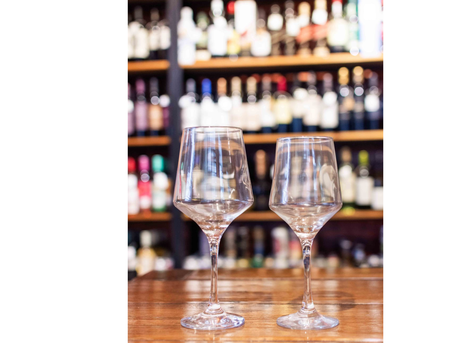 Copas de vino y agua
