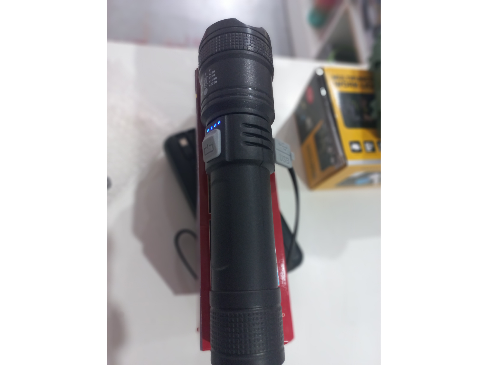 Linterna recargable  xy 8068