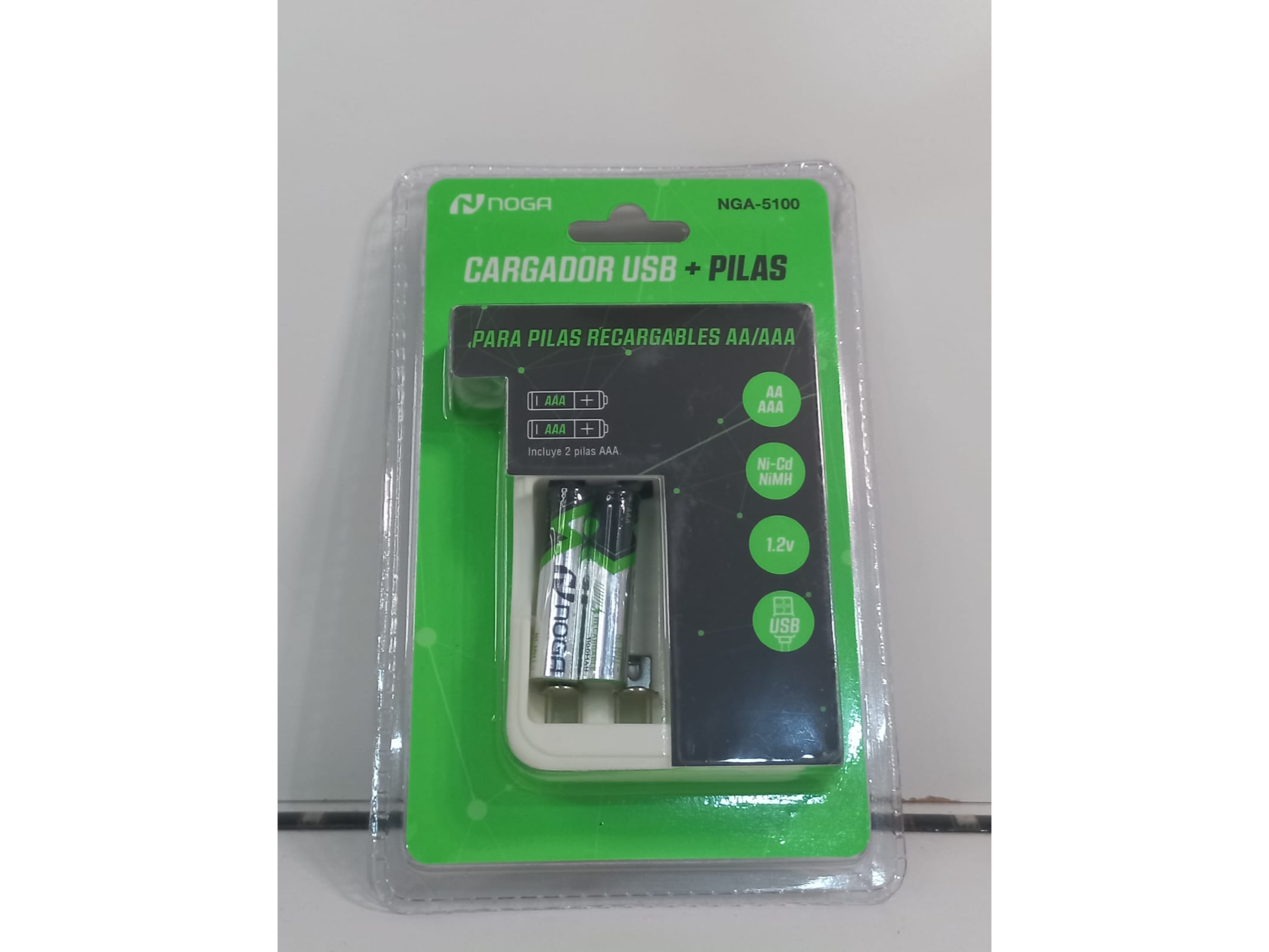 Cargador con 2 pilas AAA nga 5100