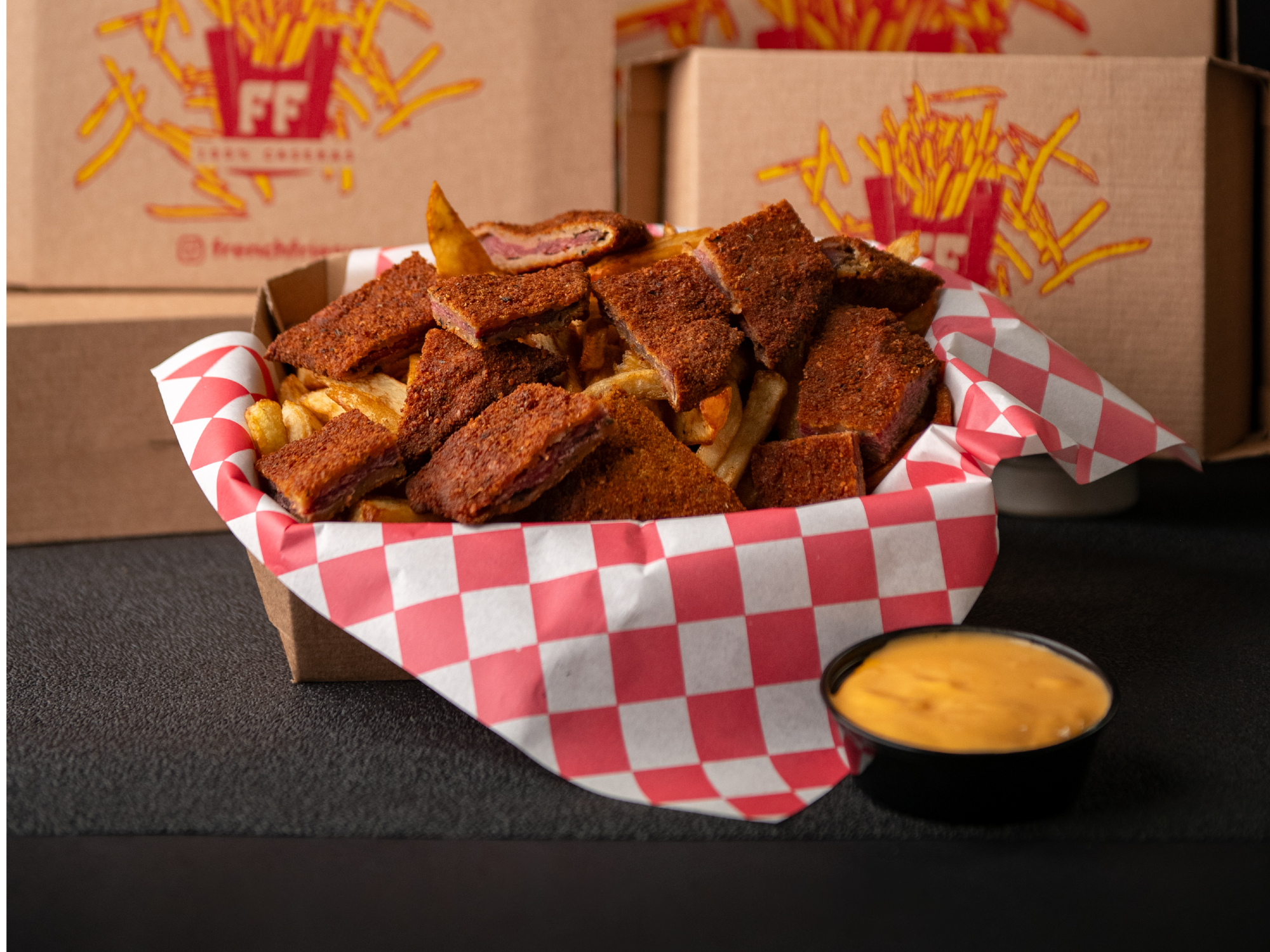 Milanesa Troceada Para 1 Con Guarnicion De Fritas Caseras Y DIP XL