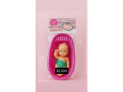 Bebe con bañadera