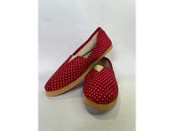 Estampado punto rojos