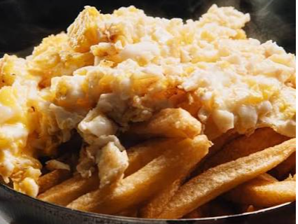 Papas fritas con huevo
