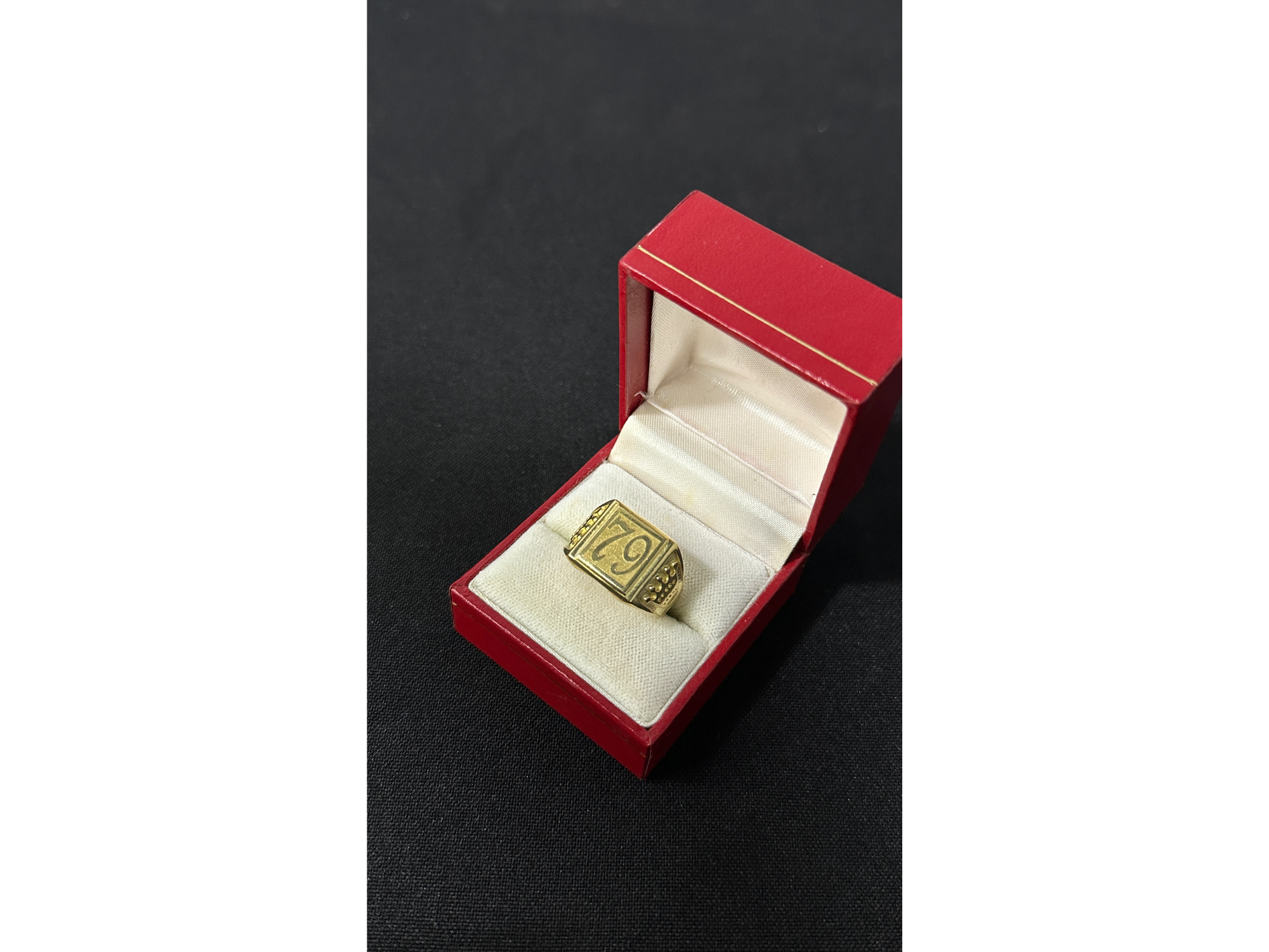Anillo cuadrado 79