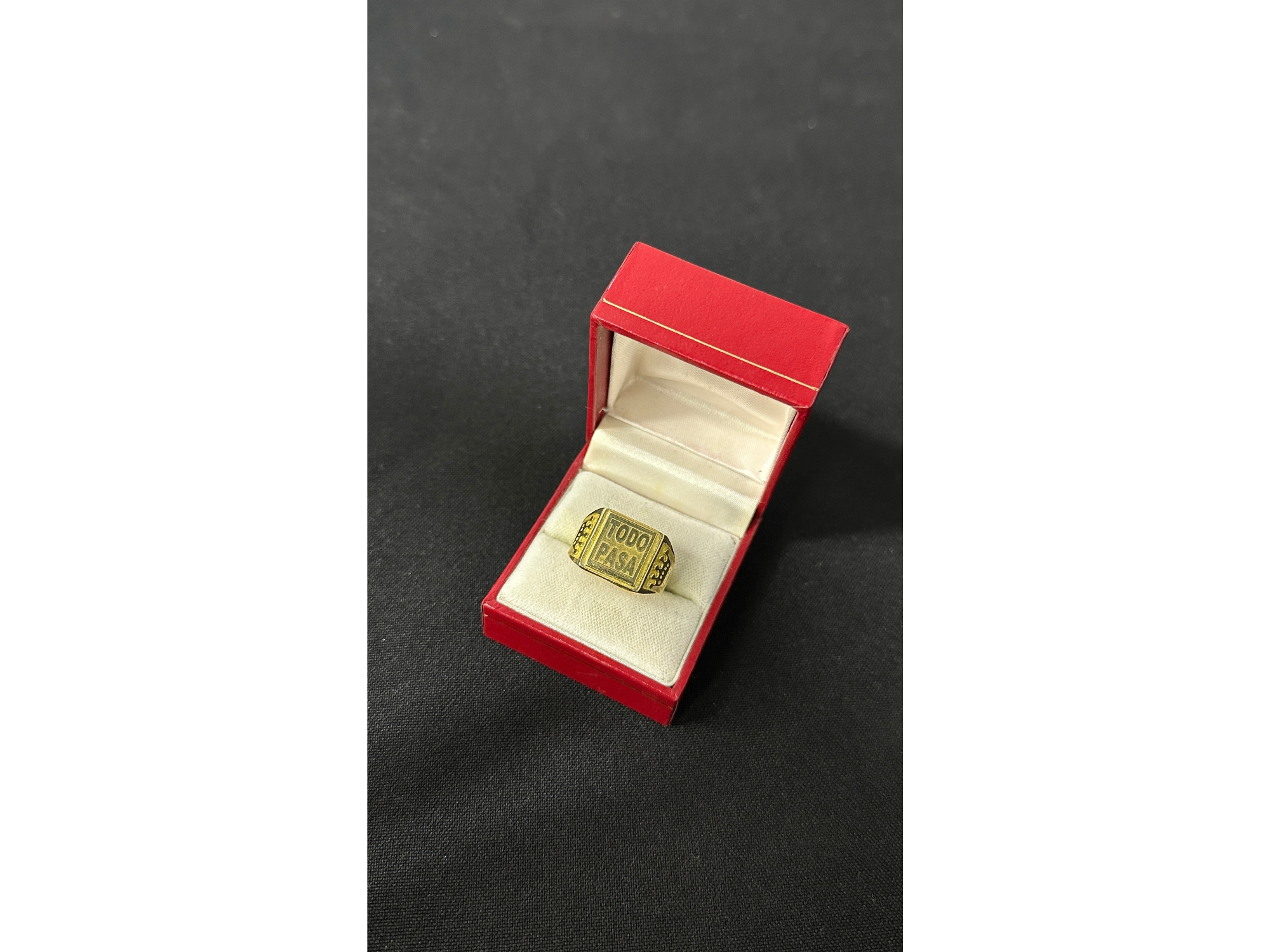 Anillo cuadrado Todo Pasa