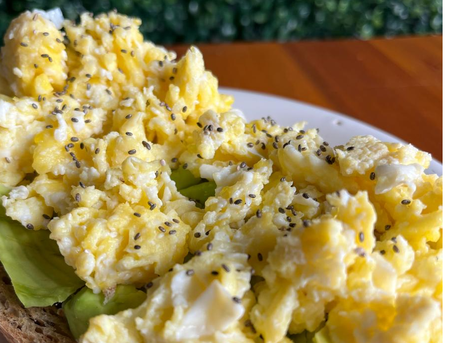 HUEVOS REVUELTOS
