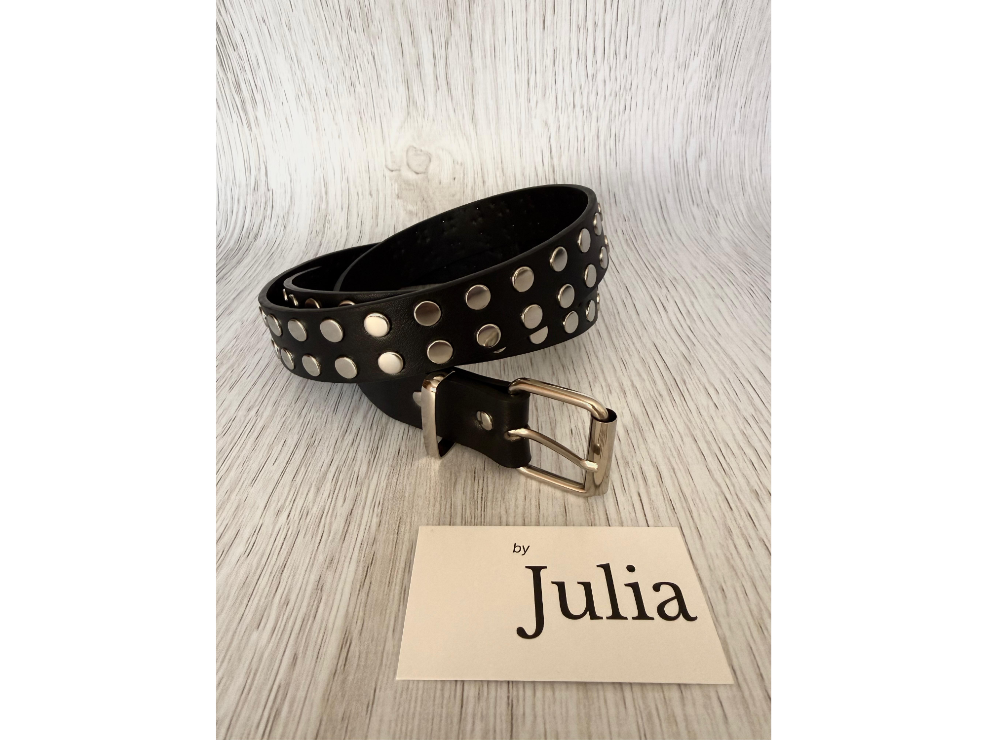 CINTO CON TACHAS - NEGRO