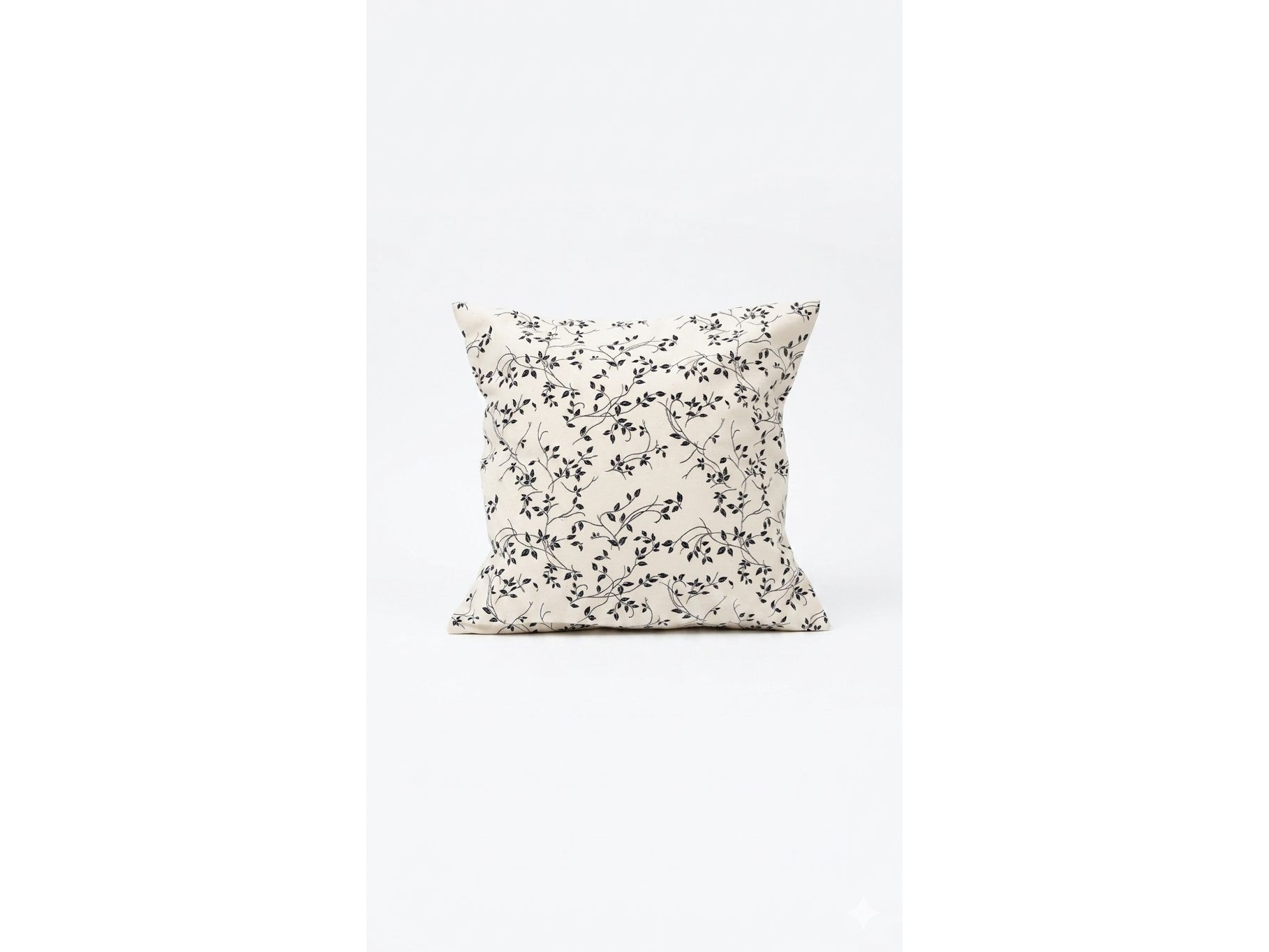 Almohadon con flores negras