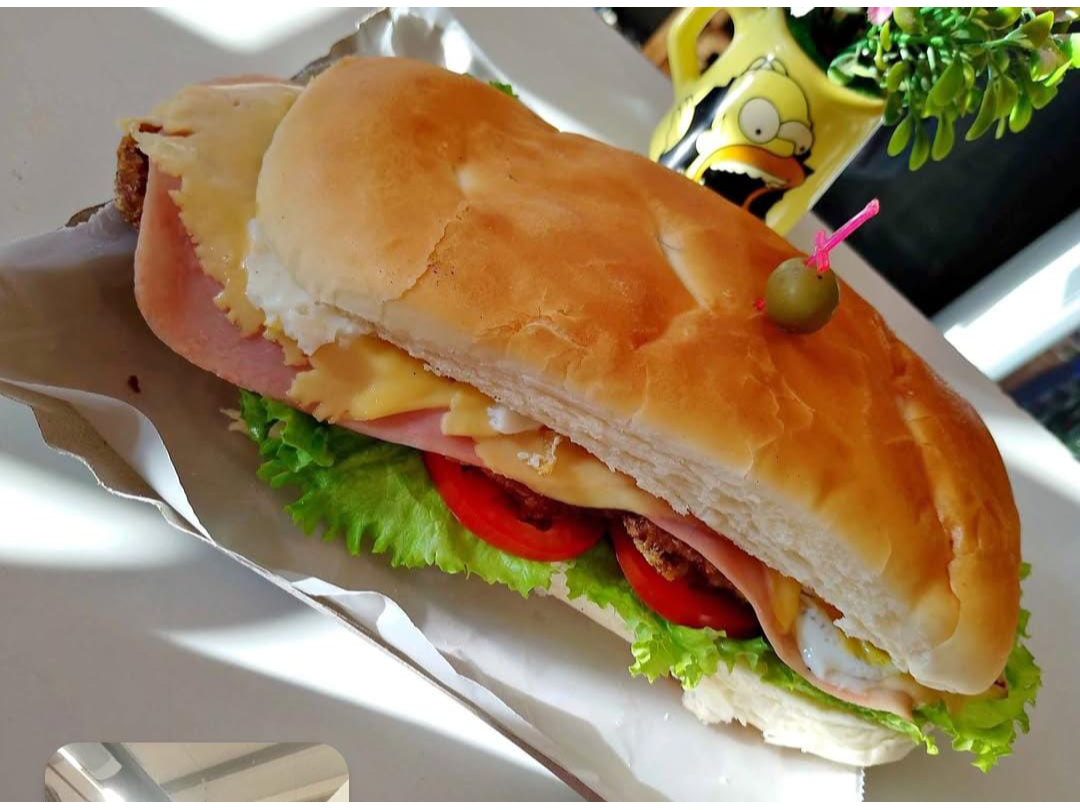 Medio Metro de Sandwich de milanesa