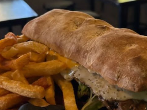 Lomo con pan Ciabatta