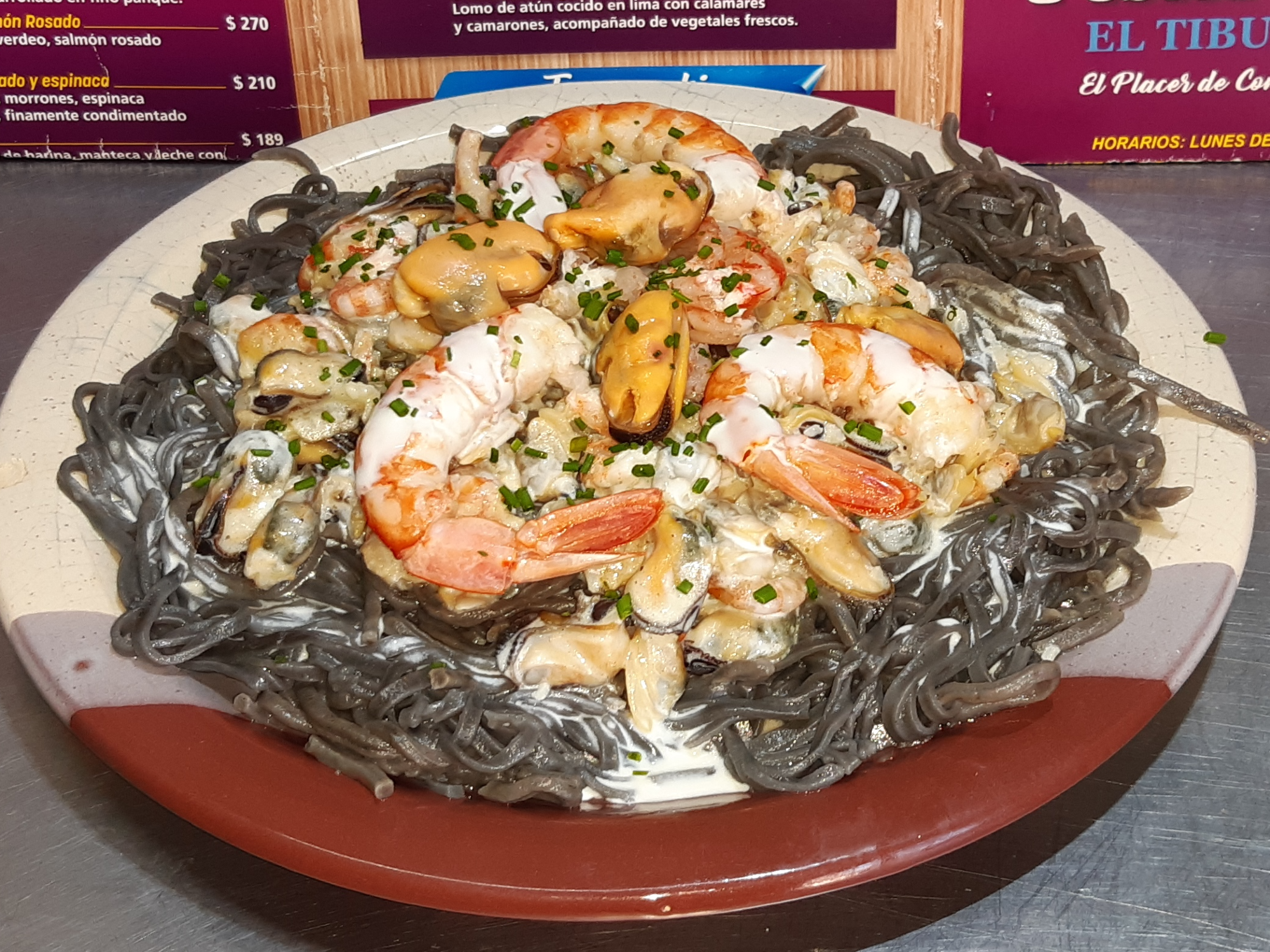 TALLARINES NEGROS de EL TIBURON - FISH FOOD