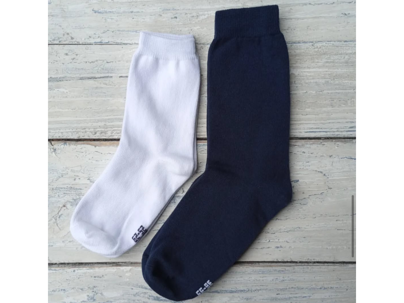 Medias blancas pack por dos pares.